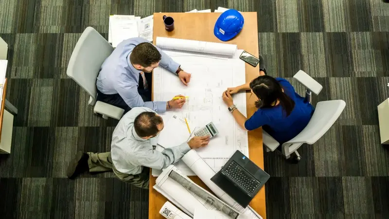 Agile team discussing project plans and methodologies Team collaborating over project plans